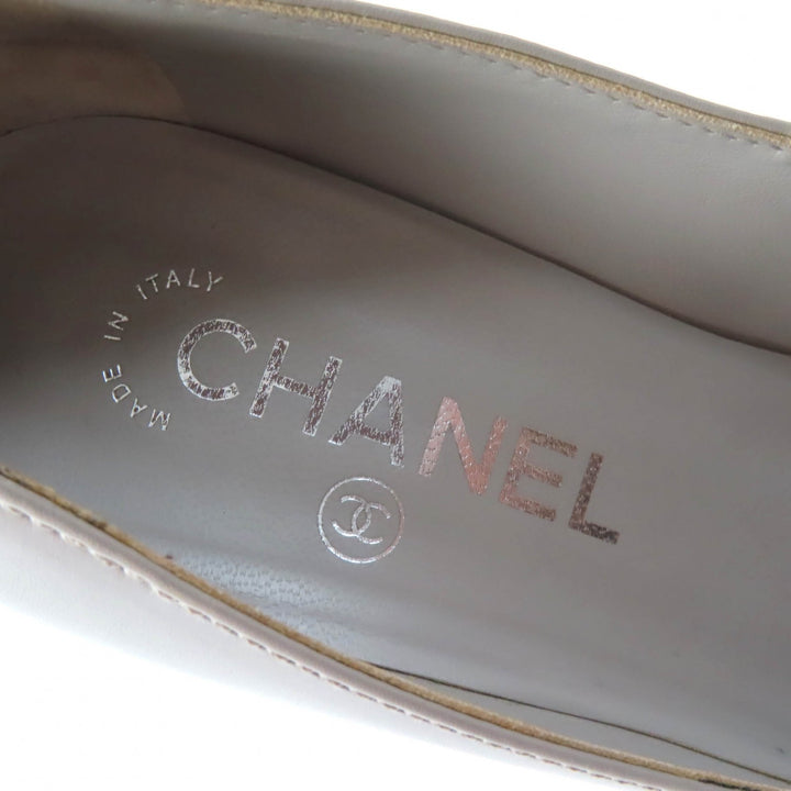 美品★CHANEL シャネル G31145 ココマークチェーン装飾 ラウンドトゥ レザー パンプス グレー シルバー金具 36.5 イタリア製 レディース