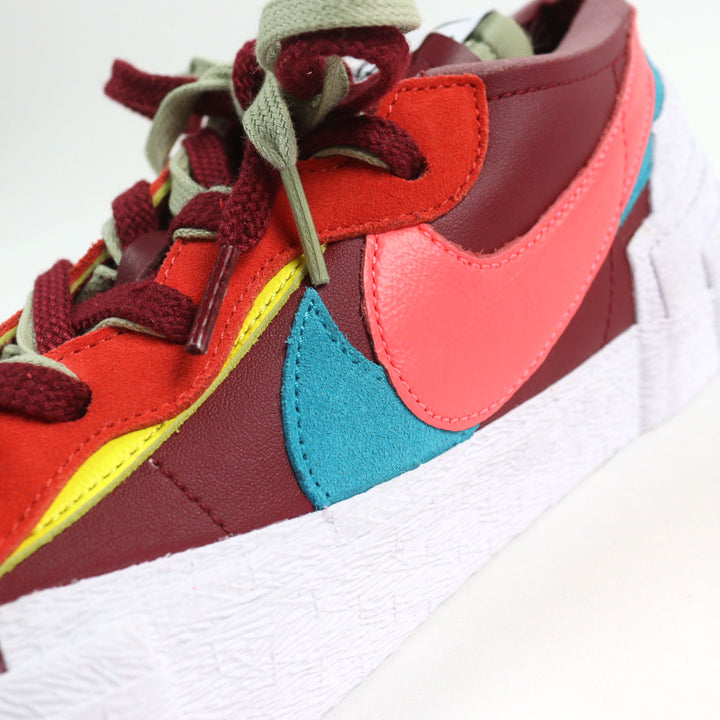 未使用品○NIKE KAWS SACAI ナイキ カウズ サカイ DM7901 600 BLAZER LOW トリプルネームタグ XXモチーフ刻印 レザー スニーカー 27