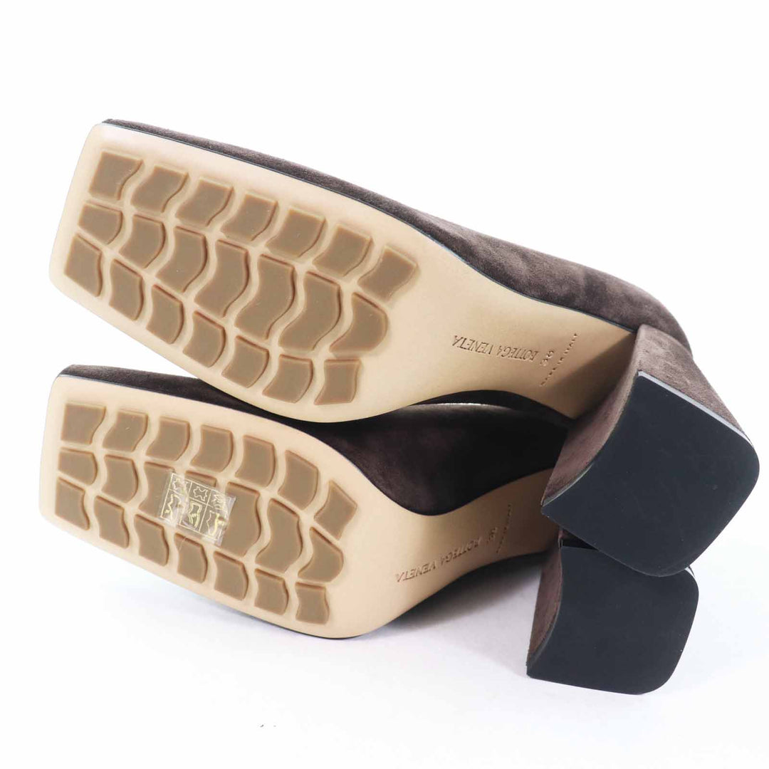 未使用品◎BOTTEGAVENETA ボッテガヴェネタ 692088 TOWER スウェードレザー チャンキーヒール スクエアトゥパンプス 茶 38 箱・保存袋付