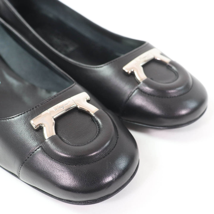 極美品☆Salvatore Ferragamo サルヴァトーレフェラガモ ガンチーニ金具付 レザー パンプス ブラック 8 イタリア製 レディース