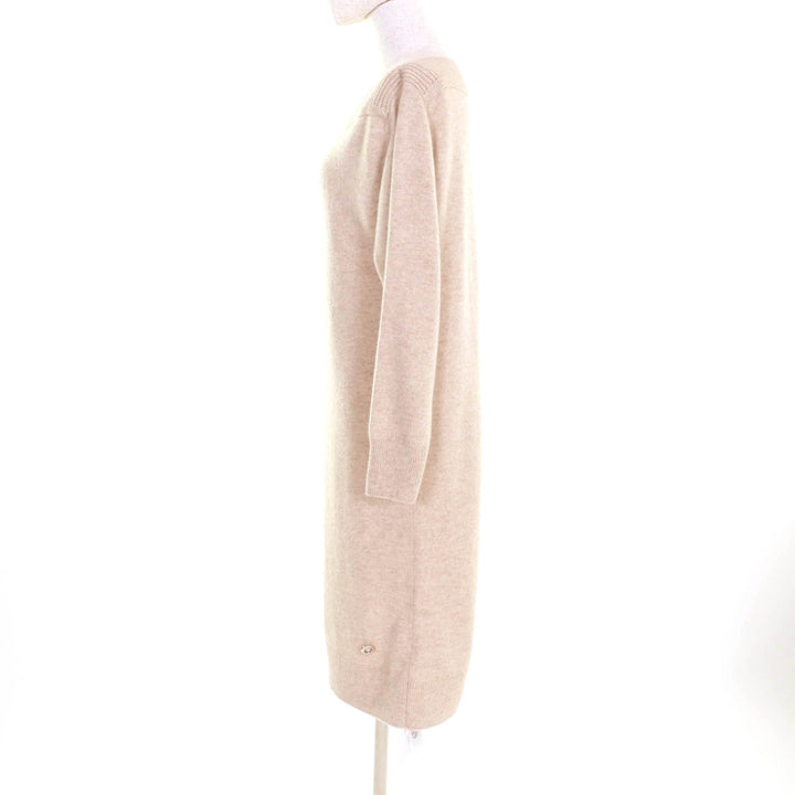 未使用品★HERMES エルメス 24AW 4H2541D1 カシミヤ100％ ロゴ金具付 アシンメトリー 長袖 ニット ワンピース ベージュ 36 伊製 正規品