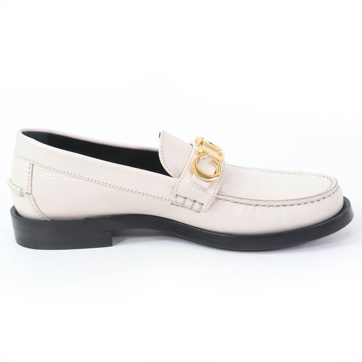 未使用品☆GUCCI グッチ 700036 メタルロゴ レザー ローファー アイボリー ゴールド金具 36.5 箱・保存袋付き イタリア製 レディース