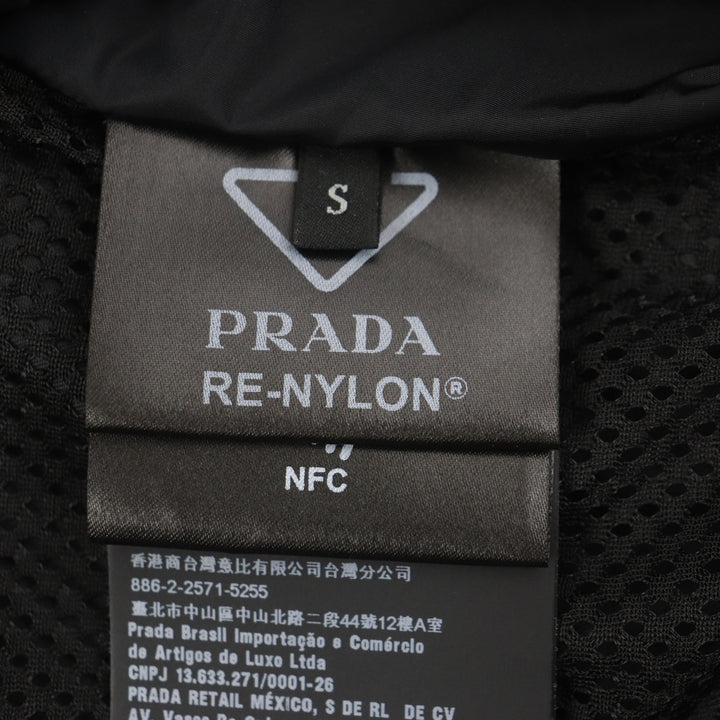 極美品▼PRADA プラダ 22SS SGC006 Re-Nylon トライアングルロゴ 三角プレート ZIPUP ボンバージャケット ブラック S 正規品 メンズ