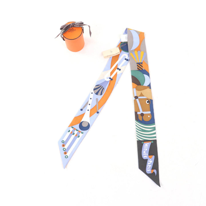 未使用品★HERMES エルメス PARADE EN FANFARE パラード アン ファンファーレ シルク100％ BRUN/BLEU/VERT スカーフ 箱付き レディース