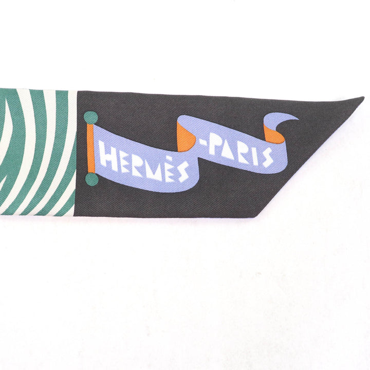未使用品★HERMES エルメス PARADE EN FANFARE パラード アン ファンファーレ シルク100％ BRUN/BLEU/VERT スカーフ 箱付き レディース