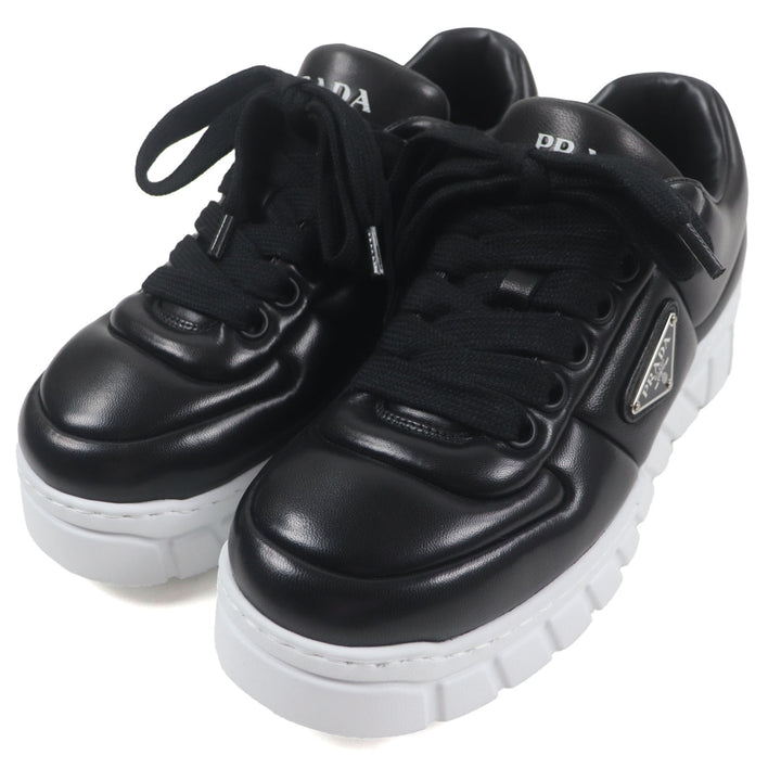 未使用品▼PRADA プラダ 2EE386 トライアングルロゴ 三角プレート ロゴ入り パデッドナッパレザー スニーカー ブラック 6 箱付き メンズ
