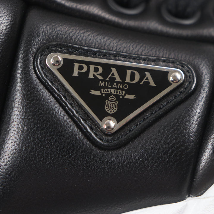 未使用品▼PRADA プラダ 2EE386 トライアングルロゴ 三角プレート ロゴ入り パデッドナッパレザー スニーカー ブラック 6 箱付き メンズ