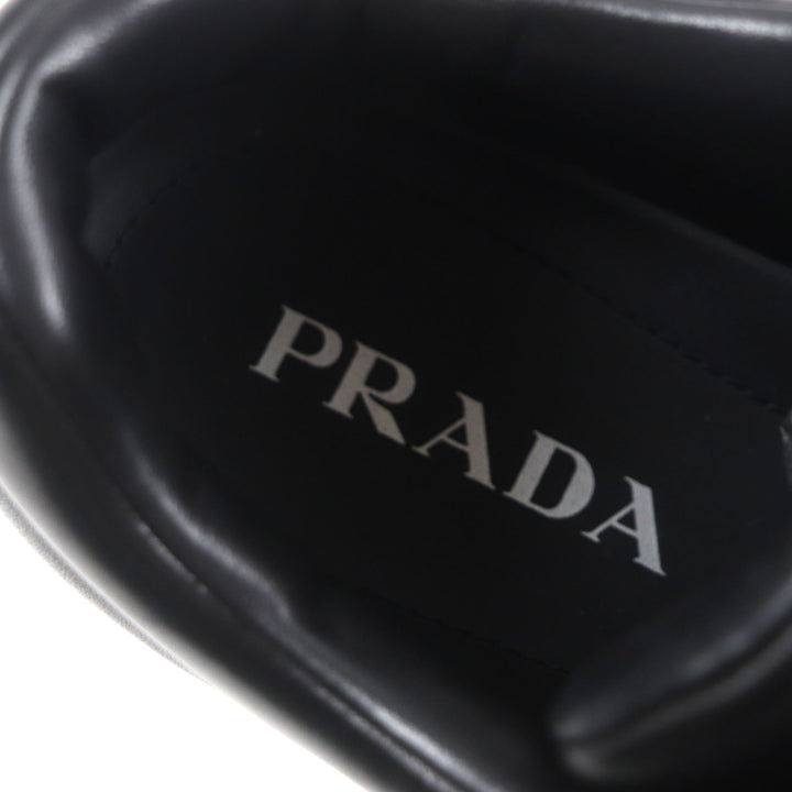 未使用品▼PRADA プラダ 2EE386 トライアングルロゴ 三角プレート ロゴ入り パデッドナッパレザー スニーカー ブラック 6 箱付き メンズ