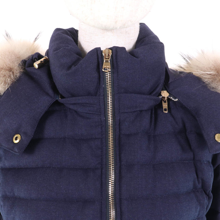 美品★TATRAS タトラス 20AW LTA20A4581 Rライン CIMA チマ シルク混 ラクーンファー・フード・ロゴワッペン付 ZIP UP ダウンコート 紺 1
