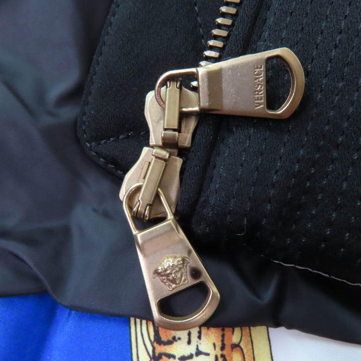 未使用品☆VERSACE ヴェルサーチ A80273 バロックプリント メデューサボタン ダウンジャケット マルチ 36 イタリア製 正規品 レディース