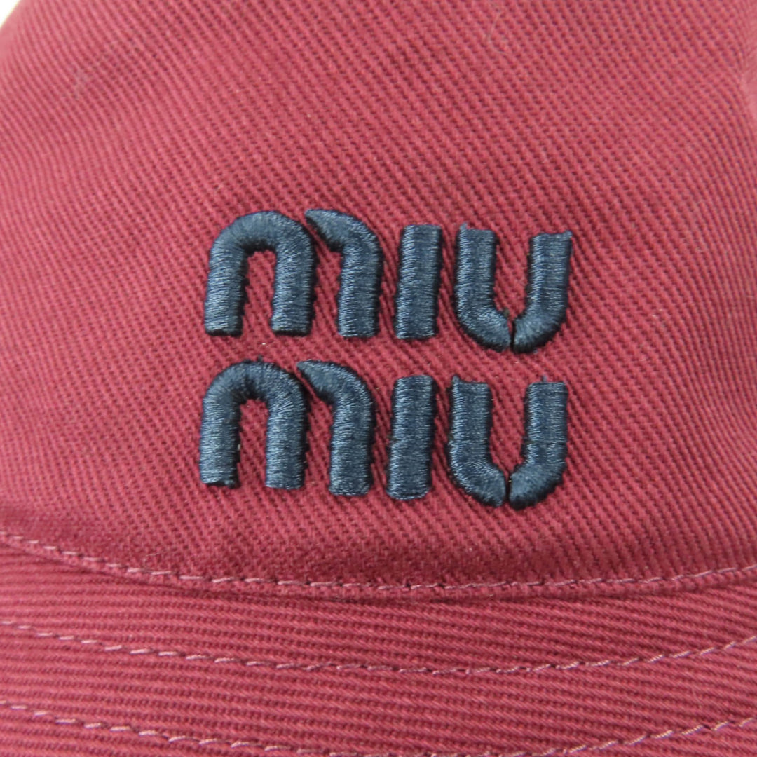 極美品☆MIUMIU ミュウミュウ 2024年製 5HC196 コットン100％ ロゴ刺繍入り バケットハット ボルドー M 保存袋付 伊製 正規品 レディース