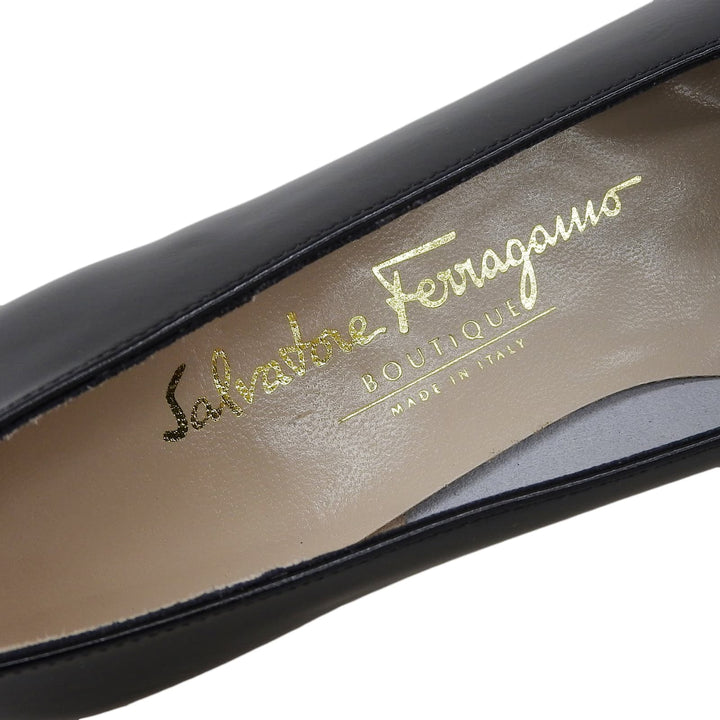 極美品▲Salvatore Ferragamo サルヴァトーレフェラガモ 67035 MAIL ヴァラリボン レザーパンプス ブラック ゴールド金具 5 箱・保存袋付