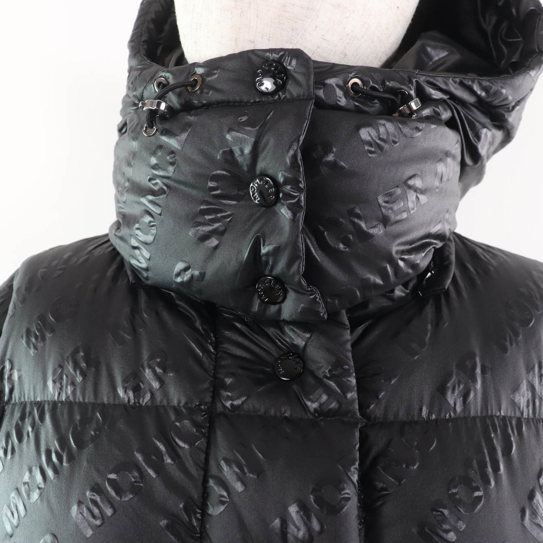 極美品☆MONCLER モンクレール PARNAIBA デカロゴワッペン付 ロゴ総柄 ロング丈 ダウンコート ブラック 2 ハンガー付 正規品 レディース