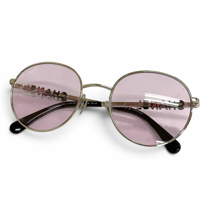 美品△CHANEL シャネル 4282 パント シェイプ サングラス ココマーク サイドロゴデザイン ボストン アイウェア シルバー 黒 53□20 135