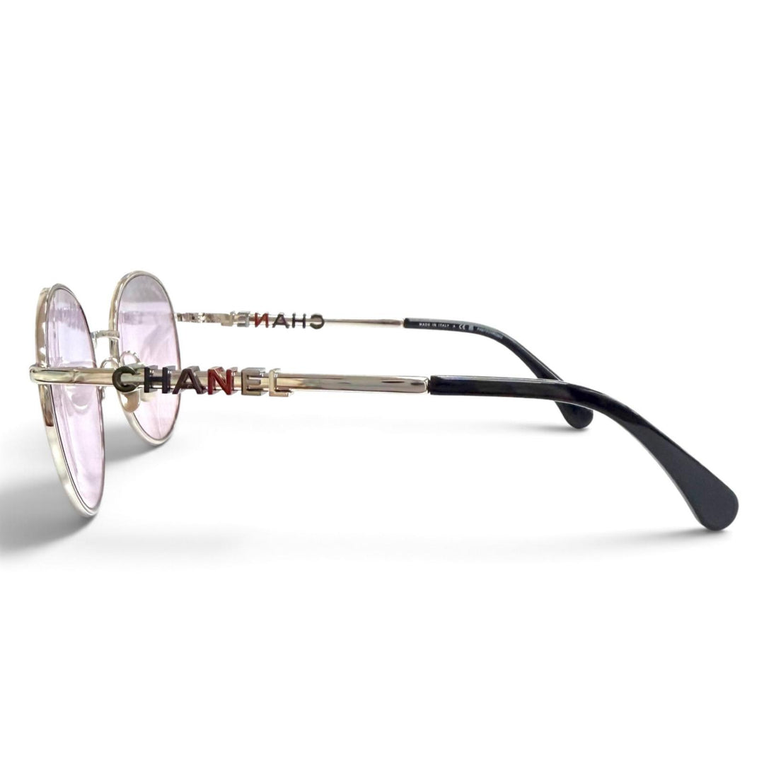 美品△CHANEL シャネル 4282 パント シェイプ サングラス ココマーク サイドロゴデザイン ボストン アイウェア シルバー 黒 53□20 135