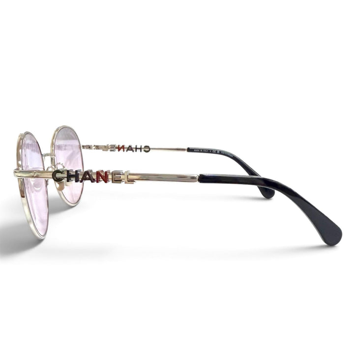 美品△CHANEL シャネル 4282 パント シェイプ サングラス ココマーク サイドロゴデザイン ボストン アイウェア シルバー 黒 53□20 135
