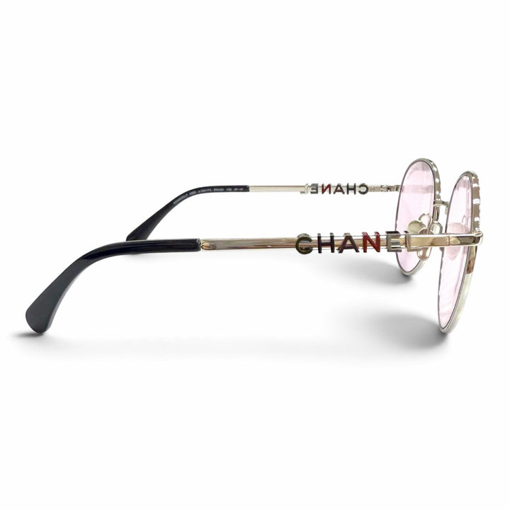 美品△CHANEL シャネル 4282 パント シェイプ サングラス ココマーク サイドロゴデザイン ボストン アイウェア シルバー 黒 53□20 135