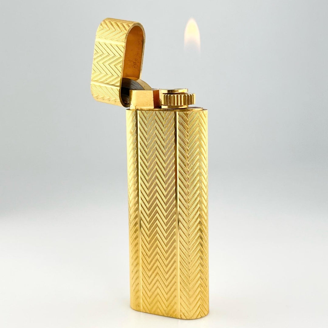 良品▲Cartier カルティエ オーバル ヘリンボーン柄 ローラー式 喫煙具 ガス ライター ゴールド スイス製 メンズ 着火確認済み