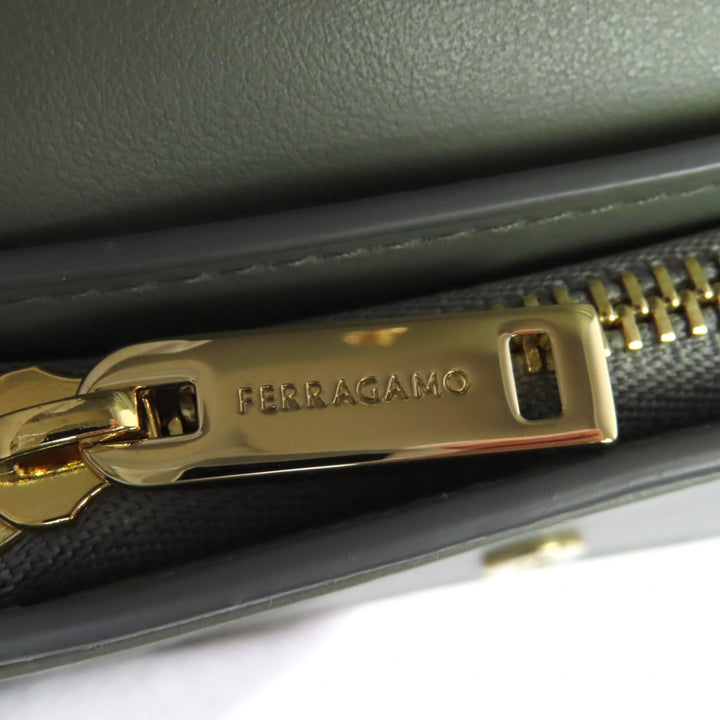 極美品◇FERRAGAMO フェラガモ 0775288 レザー ガンチーニ金具付き コンパクトウォレット 二つ折り財布 アッシュグレー 箱付 イタリア製