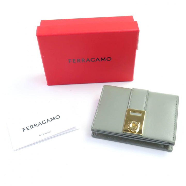 極美品◇FERRAGAMO フェラガモ 0775288 レザー ガンチーニ金具付き コンパクトウォレット 二つ折り財布 アッシュグレー 箱付 イタリア製