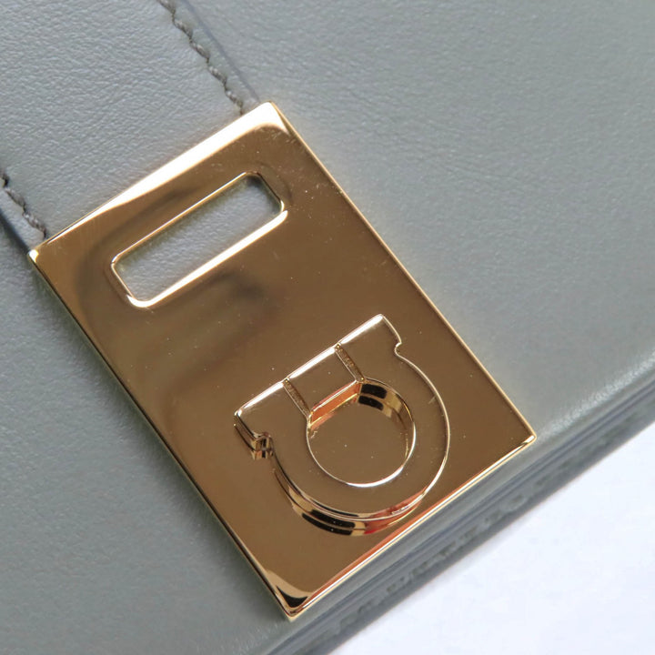 極美品◇FERRAGAMO フェラガモ 0775288 レザー ガンチーニ金具付き コンパクトウォレット 二つ折り財布 アッシュグレー 箱付 イタリア製