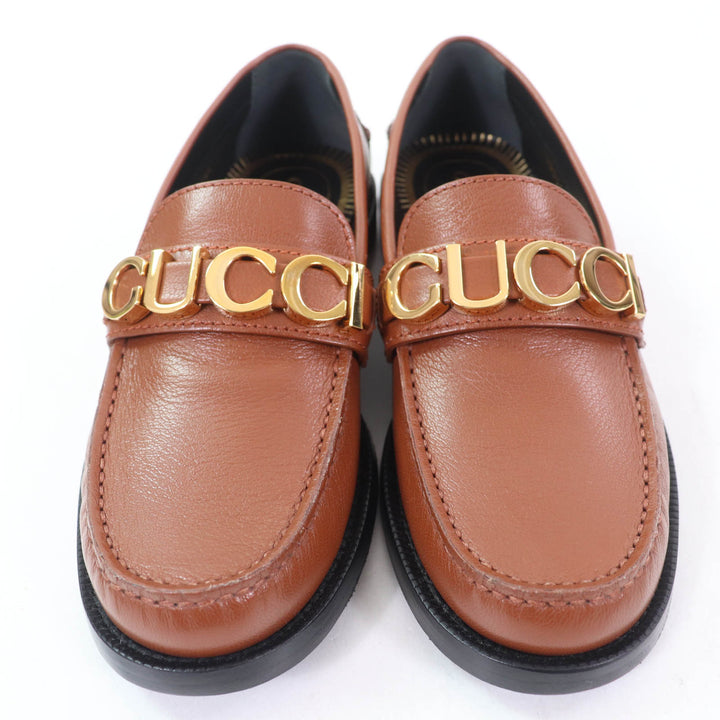 未使用品☆GUCCI グッチ 700036 ロゴメタル レザー ローファー ブラウン ゴールド金具 35 箱・保存袋付き イタリア製 レディース