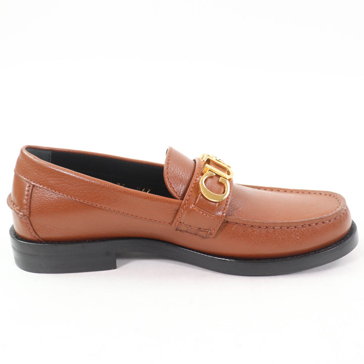 未使用品☆GUCCI グッチ 700036 ロゴメタル レザー ローファー ブラウン ゴールド金具 35 箱・保存袋付き イタリア製 レディース