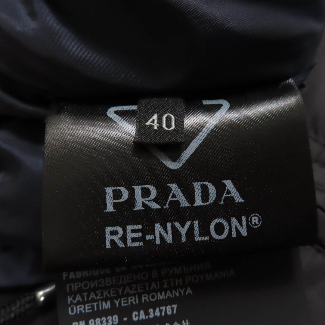 極美品☆PRADA プラダ 23AW 29Y132 RE-NYLON トライアングルロゴ クロップド 2WAY ダウンジャケット ブラック 40 正規品 レディース