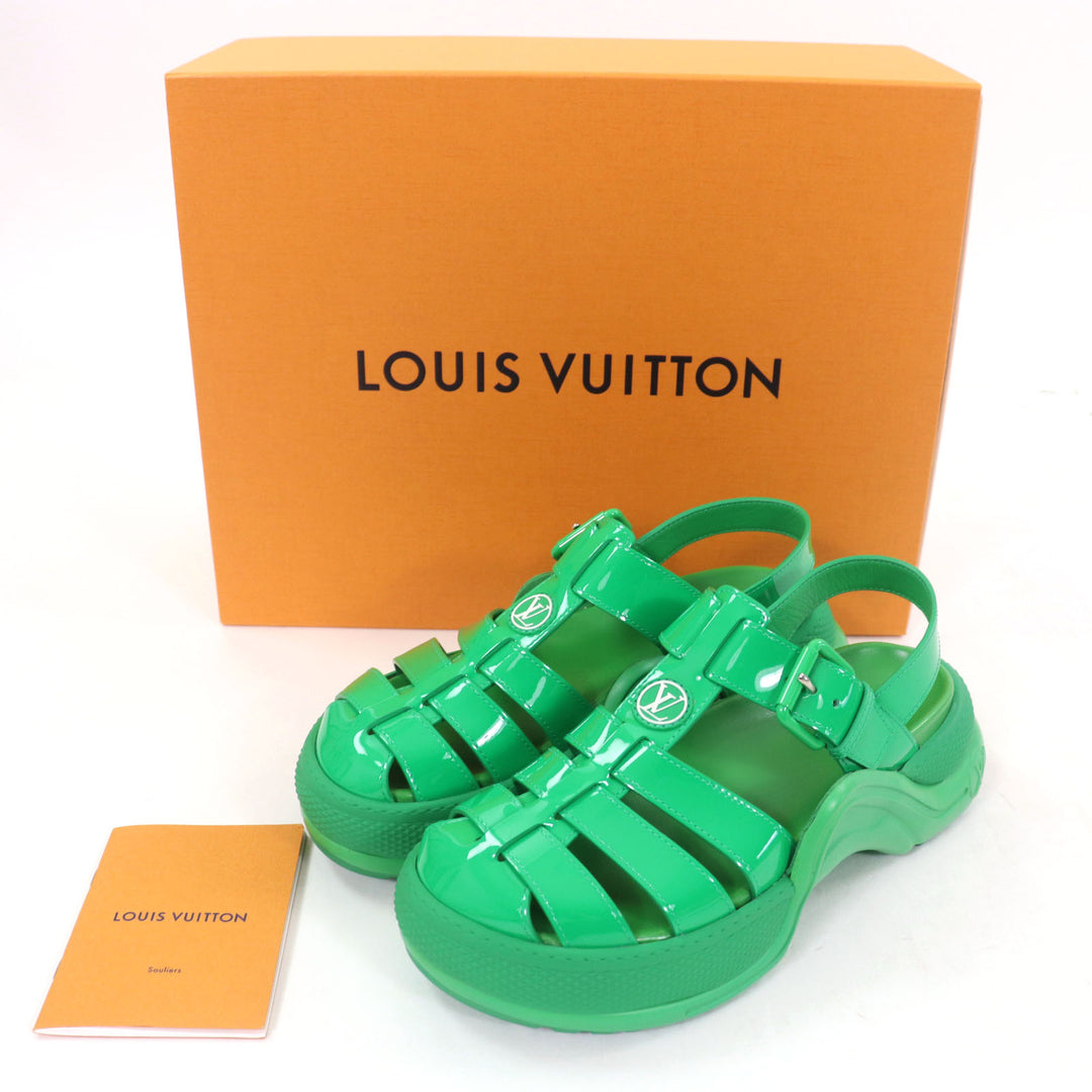 未使用品☆LOUIS VUITTON ルイヴィトン 1AB17J アークライト・ライン パテントレザー LVロゴ サンダル グリーン 36 箱付 伊製 レディース