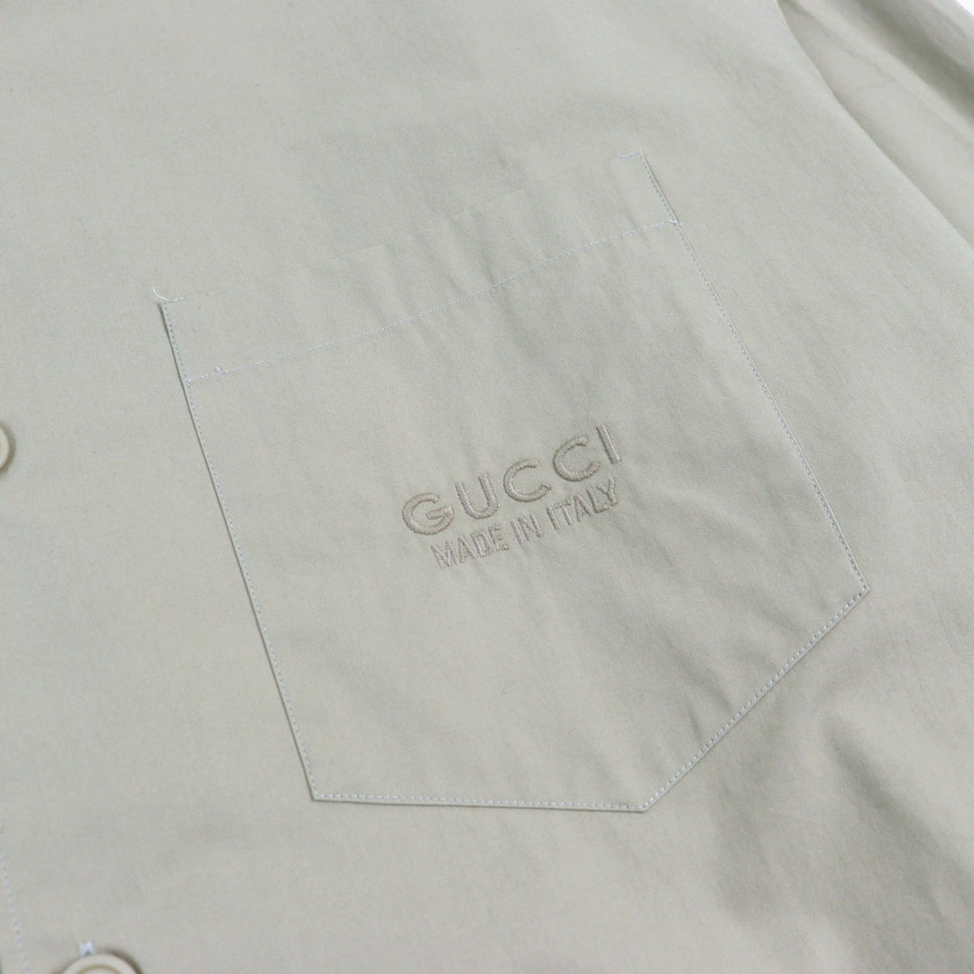 極美品○GUCCI グッチ 24SS 762164 コットン100% ロゴ刺繍 ボタンダウン ポケット付き 長袖シャツ カーキ 52 イタリア製 正規品 メンズ
