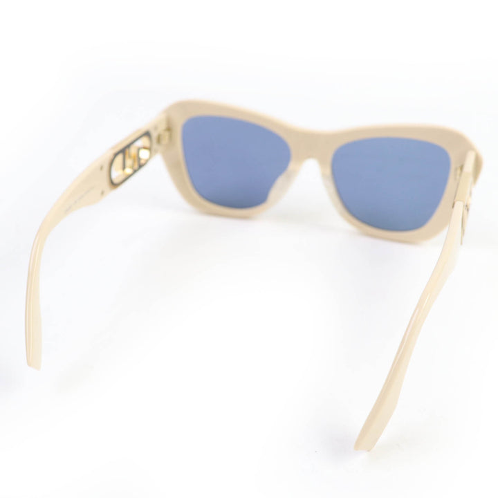 極美品☆FENDI フェンディ FE40064F サングラス アイウェア ベージュ ゴールド金具 53□16 145 度入り ケース付き フランス製 レディース