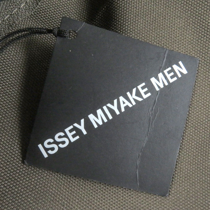 極美品□ISSEY MIYAKE MEN イッセイミヤケ メン ME81-AG550-65 KASAYA 2WAY ショルダーバッグ 袈裟バッグ カーキ 日本製 定価35000円
