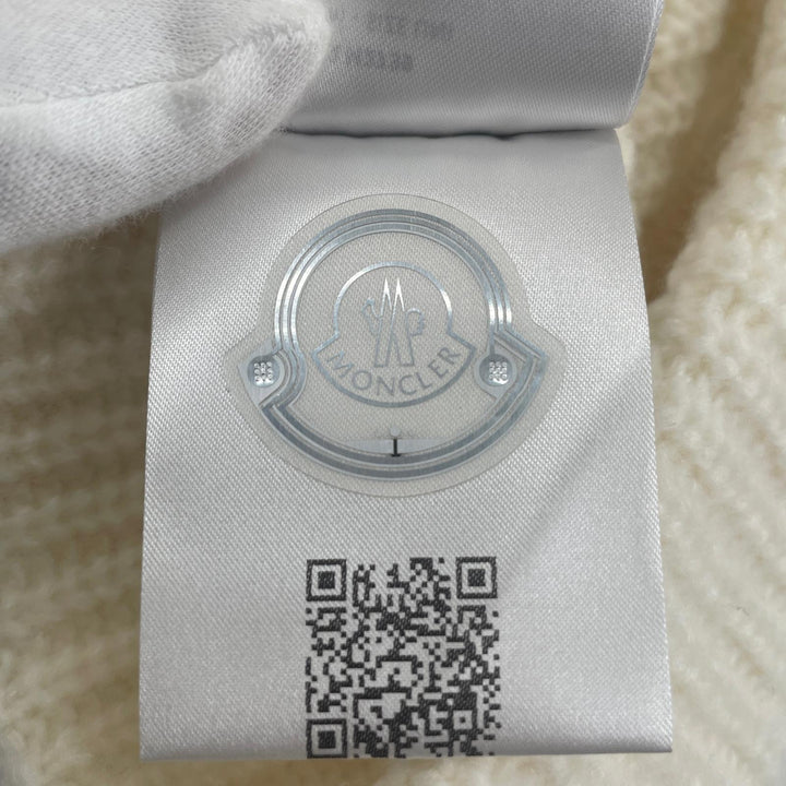 極美品▲MONCLER モンクレール 24年製 J20933B00072 BERRETTO ロゴワッペン付き ウール ニットキャップ ホワイト UNI イタリア製 正規品