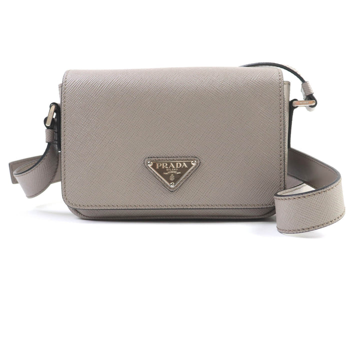 極美品★PRADA プラダ 2VD065 サフィアーノレザー ARGILLA トライアングルロゴプレート付 ショルダーバッグ 保存袋付き 伊製 レディース