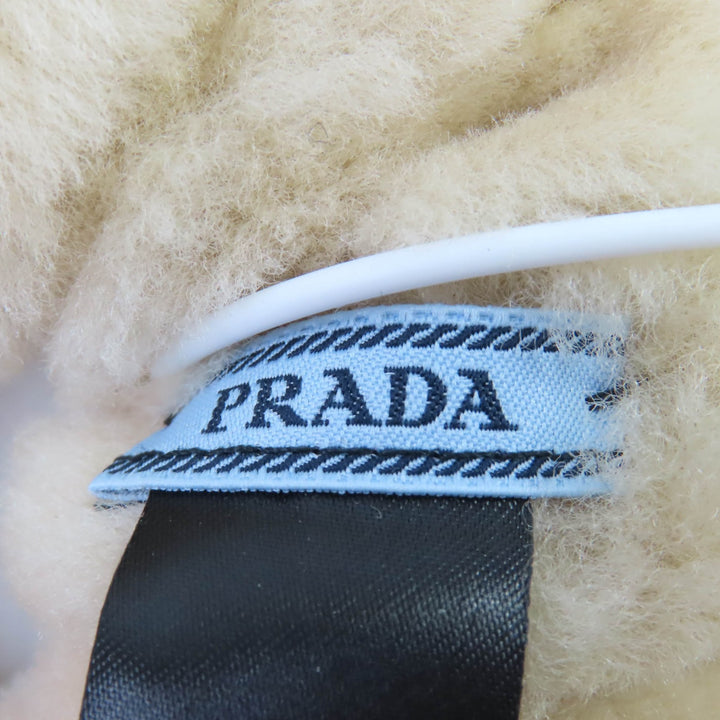 未使用品☆PRADA プラダ 1IF131 トライアングルロゴ 三角プレート ムートンファー シュシュ ヘアアクセサリー ベージュ レディース