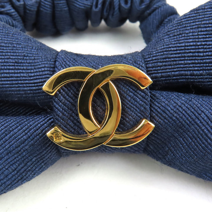 良品★CHANEL シャネル ココマーク金具付 ファブリック リボン シュシュ ヘアアクセサリー ネイビー ゴールド金具 フランス製 レディース