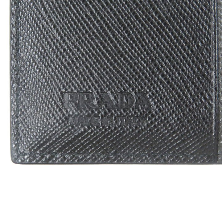 極美品□PRADA プラダ 2MO004 ロゴプレート サフィアーノ マルティック レザー 二つ折り カードケース 札入れ ネロ イタリア製 メンズ