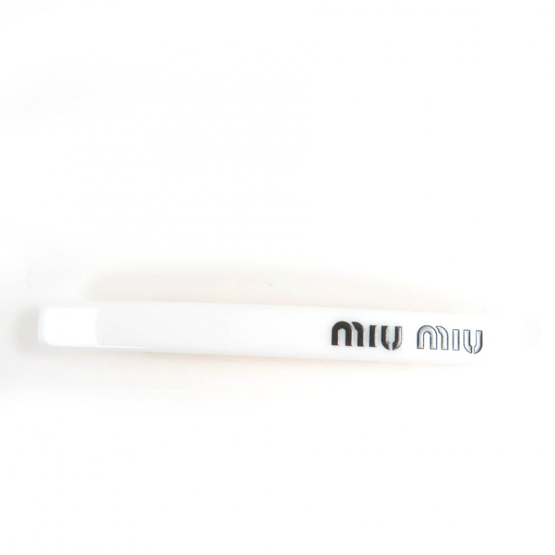 極美品☆MIUMIU ミュウミュウ 51F125 ロゴ入り バレッタ ヘアアクセサリー ホワイト ブラック 箱・保存袋付き イタリア製 レディース