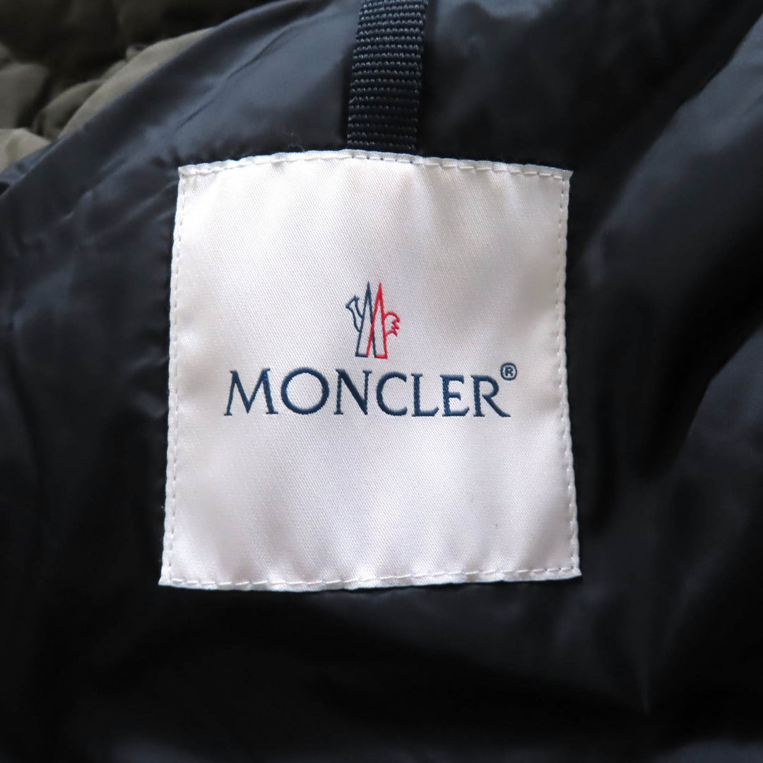 美品★MONCLER モンクレール 20-21AW IRUS フード・デカロゴワッペン付 裾フリル 比翼仕立て ダウンジャケット カーキ 00 正規品