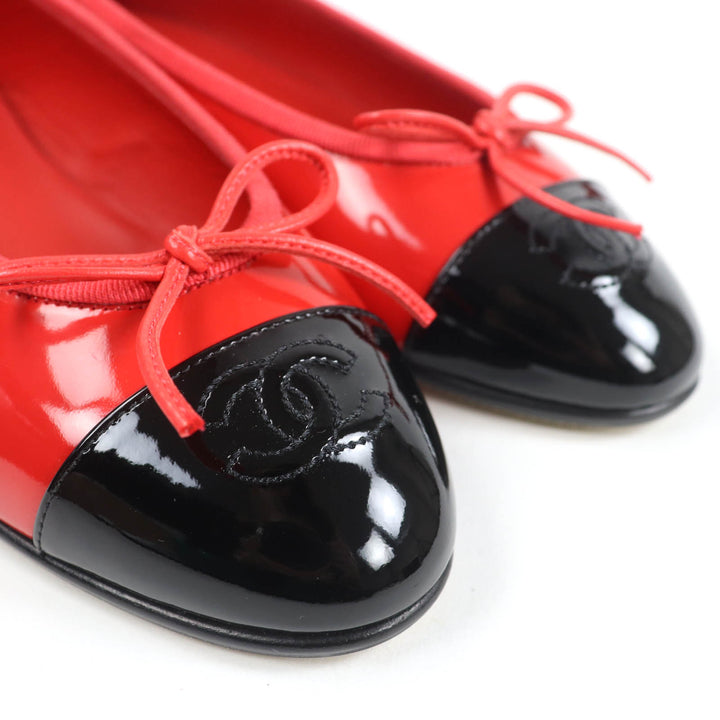 極美品☆CHANEL シャネル G02819 パテントレザー ココマーク バイカラー フラットシューズ バレエシューズ レッド ブラック 36　伊製