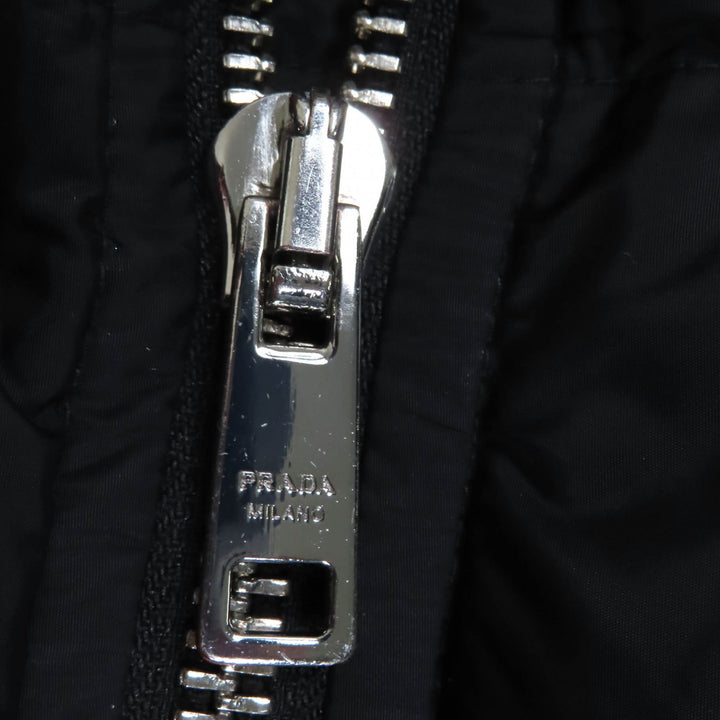 美品◇PRADA プラダ 2020年製 29Y510 トライアングルロゴプレート・襟ラムファー付き ショート丈 ダウンジャケット 42 正規品 レディース