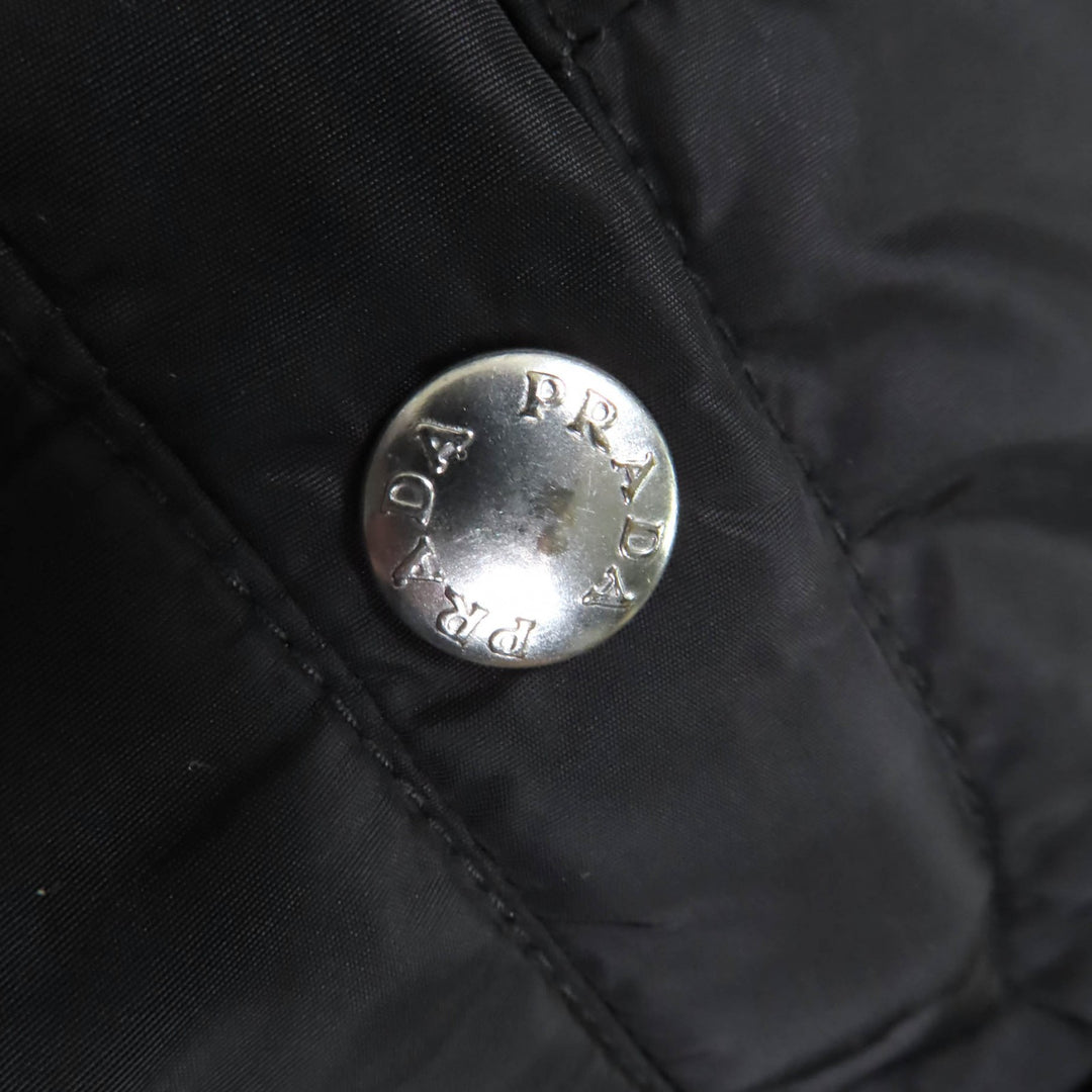 美品◇PRADA プラダ 2020年製 29Y510 トライアングルロゴプレート・襟ラムファー付き ショート丈 ダウンジャケット 42 正規品 レディース