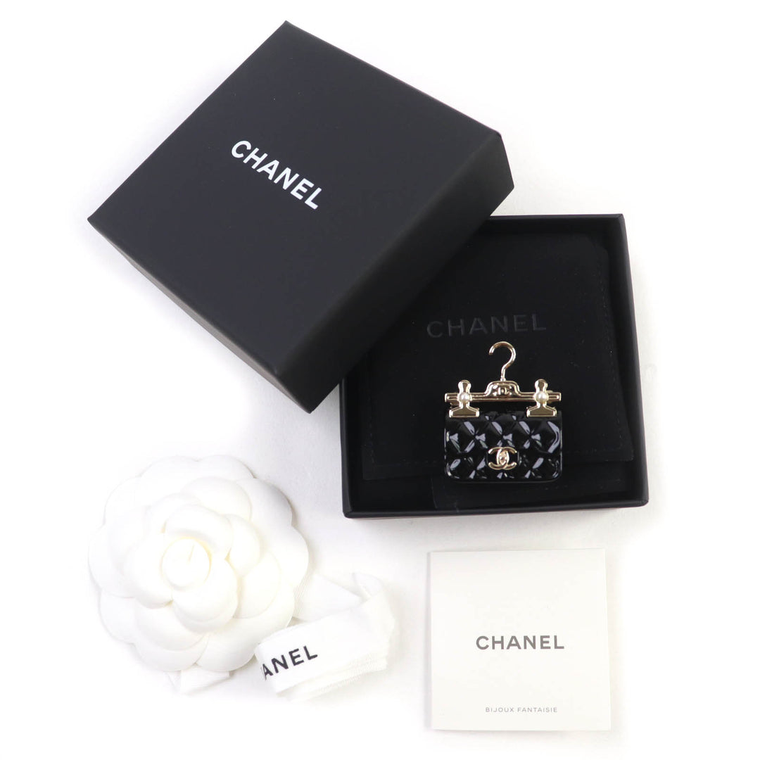 極美品★CHANEL シャネル B23C AB9849 ココマーク Fパール付 バッグデザイン ブローチ ブラック ゴールド金具 箱・保存袋付き イタリア製