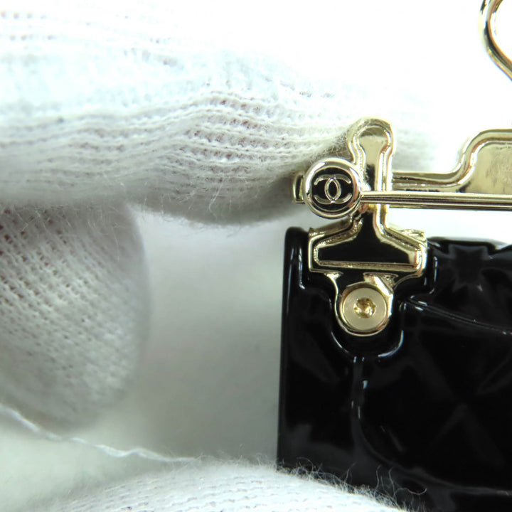 極美品★CHANEL シャネル B23C AB9849 ココマーク Fパール付 バッグデザイン ブローチ ブラック ゴールド金具 箱・保存袋付き イタリア製
