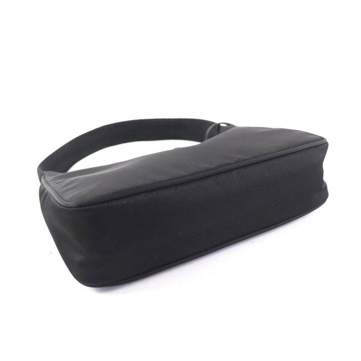 未使用品★PRADA プラダ 1NE515 Re-Edition 2000 Re-Nylon ミニバッグ 三角プレート チャーム付 ワンショルダーバッグ ブラック