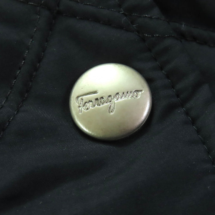 美品◇Salvatore Ferragamo サルヴァトーレフェラガモ 裏地総柄 ロゴボタン付き キルティング ジャケット ブラック M イタリア製 正規品