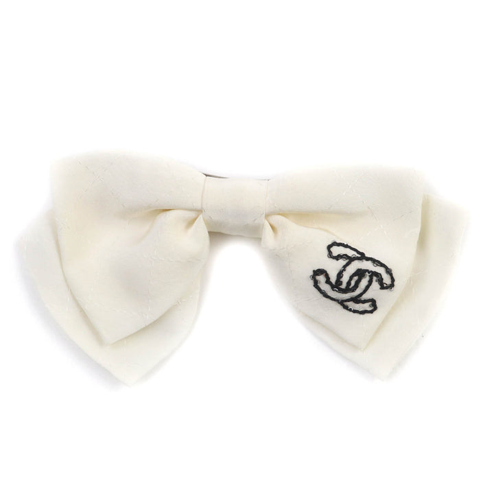 美品★CHANEL シャネル 25C AAA730 2025クルーズ シルク スパンコール付ココマーク刺繍入 リボン バレッタ ヘアアクセサリー ホワイト