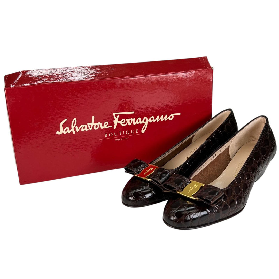 極美品▲Salvatore Ferragamo サルヴァトーレフェラガモ VARA クロコダイル型押し ヴァラリボン パンプス ブラウン ゴールド金具 5 伊製