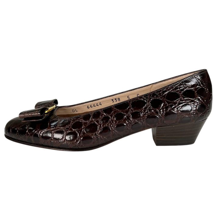 極美品▲Salvatore Ferragamo サルヴァトーレフェラガモ VARA クロコダイル型押し ヴァラリボン パンプス ブラウン ゴールド金具 5 伊製
