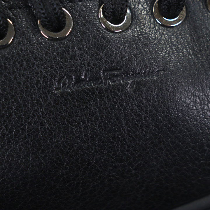 極美品▼Salvatore Ferragamo サルヴァトーレフェラガモ レザー スタッズ ロゴ刻印 ローカットスニーカー ブラック 9 イタリア製 メンズ